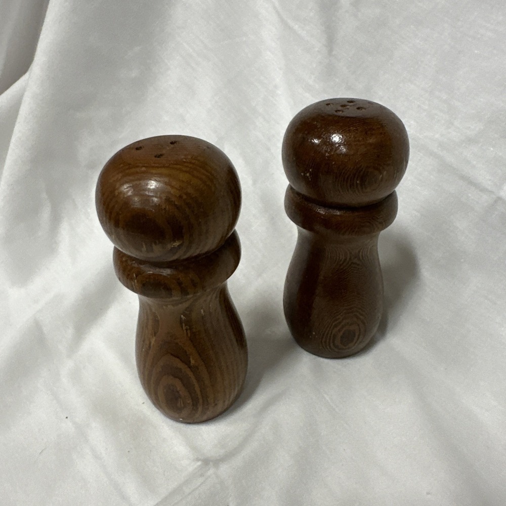 Wooden Handmade Salt‎ Pepper Shakers 4" Wood Turned Easy Open Vtg